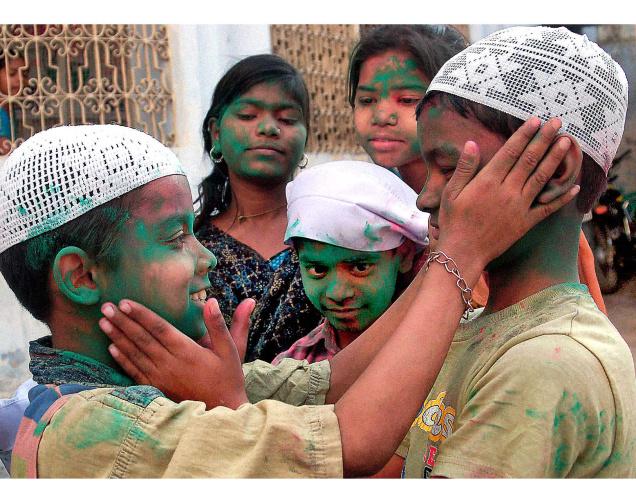 होली का मज़ा तो बनारस मे..