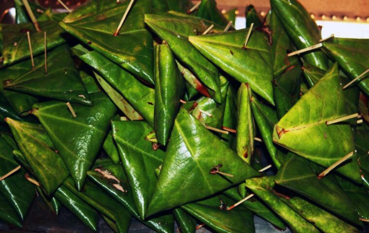 खईके पान बनारस वाला